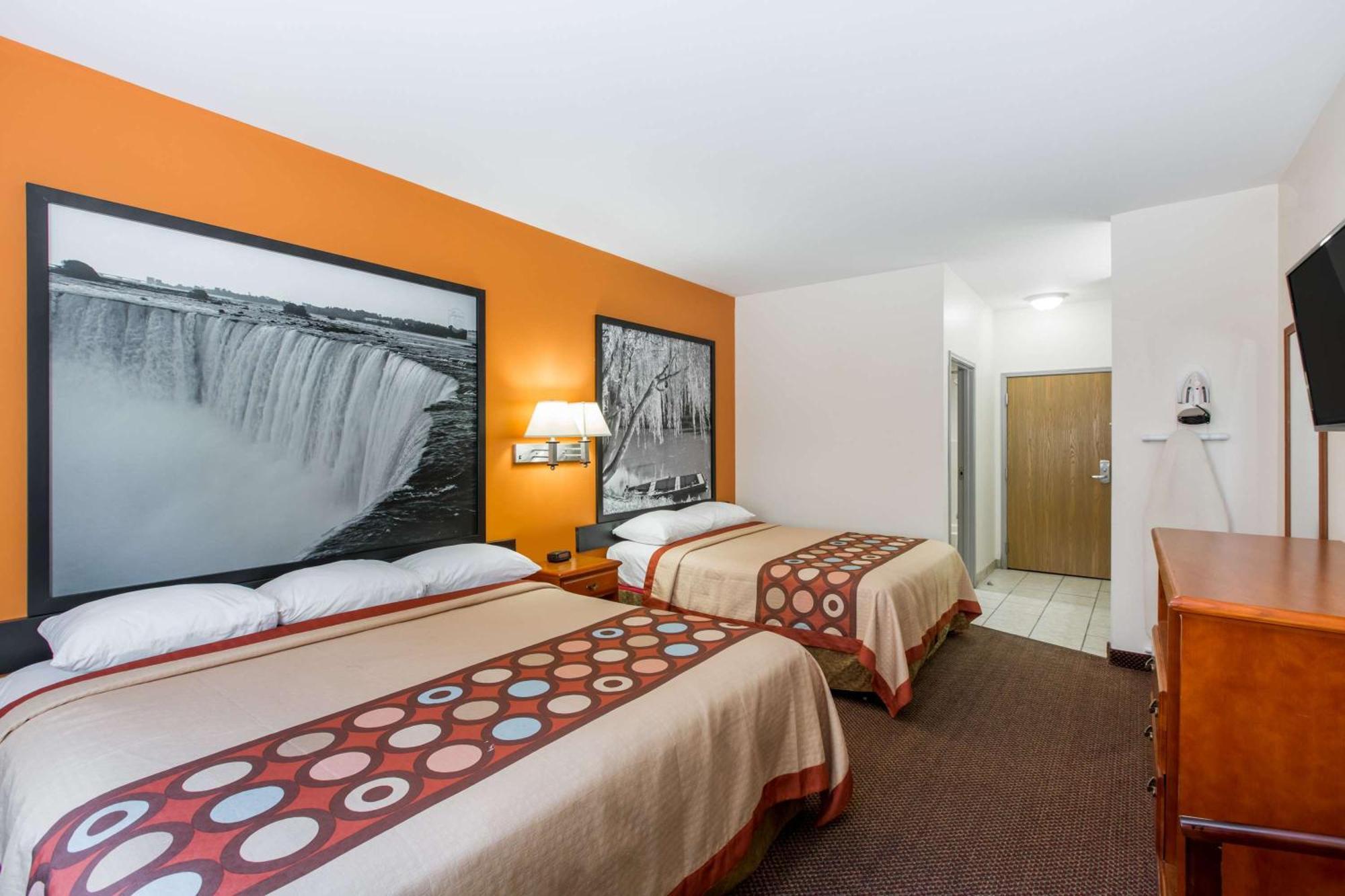מלון Super 8 By Wyndham סאלינה מראה חיצוני תמונה